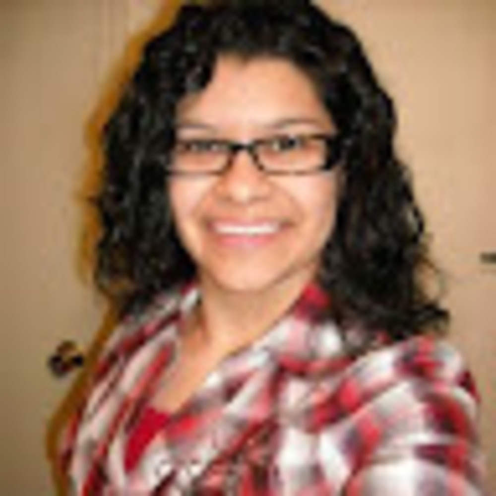Meet your Posher, Senaida